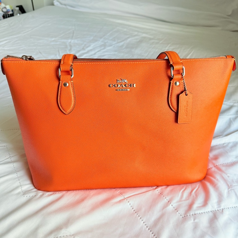 Coach GALLERY Cross-grain Leather Tote in Orange Saffiano Leather - Picture 2 of 10